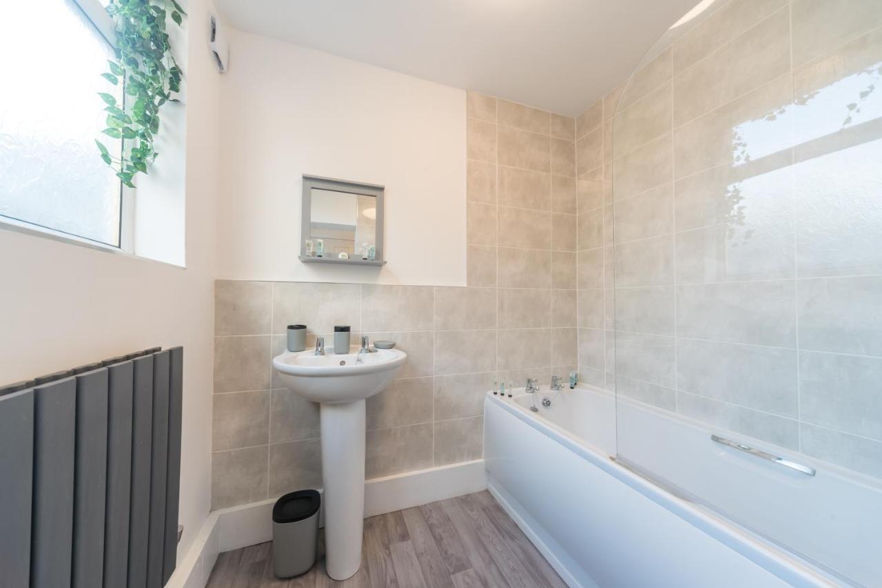 3 Bedroom Saks - 2 Living Area House In Newland Ave Hull Кингстон-апон-Халл Экстерьер фото