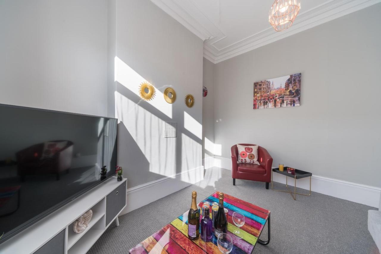 3 Bedroom Saks - 2 Living Area House In Newland Ave Hull Кингстон-апон-Халл Экстерьер фото