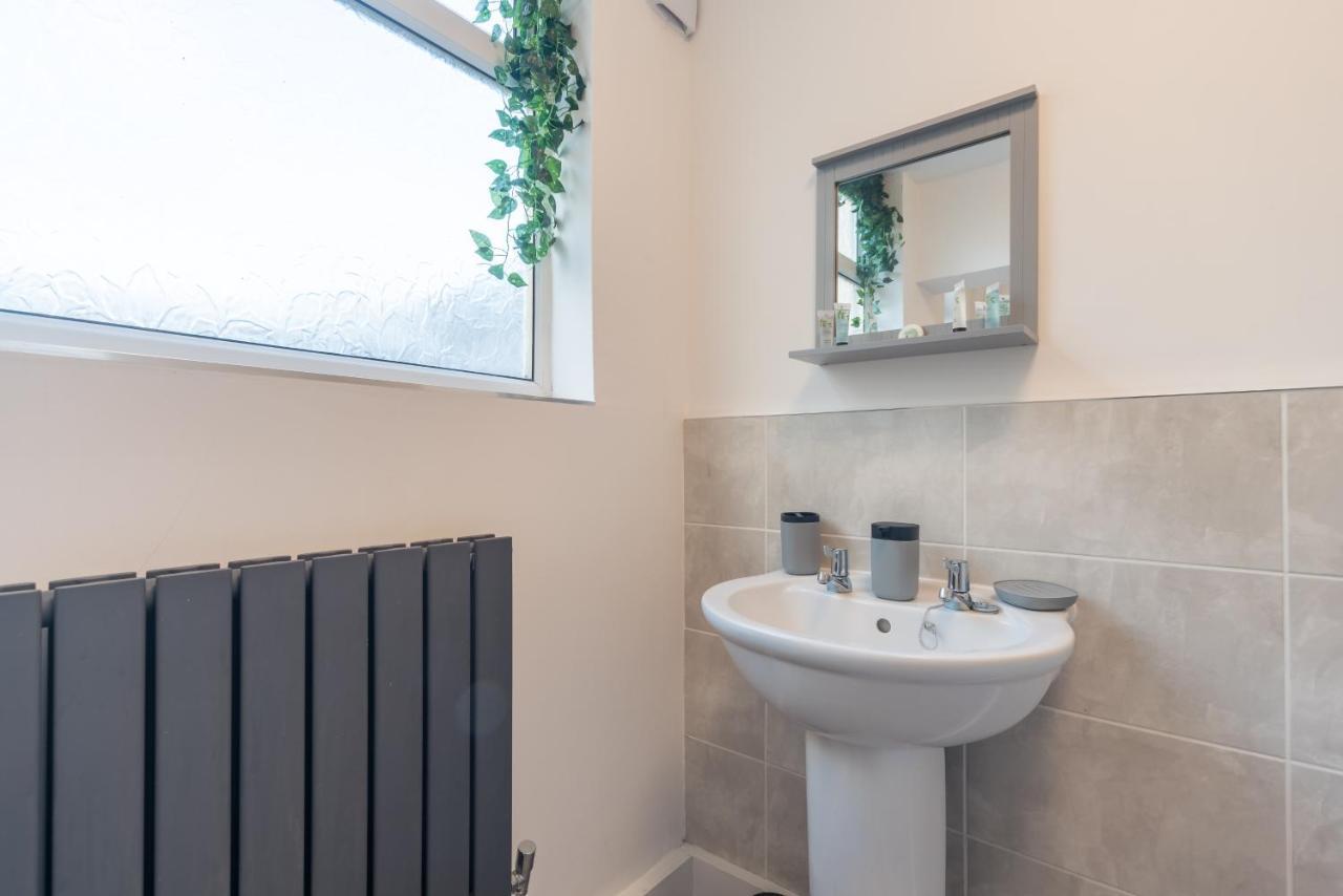 3 Bedroom Saks - 2 Living Area House In Newland Ave Hull Кингстон-апон-Халл Экстерьер фото